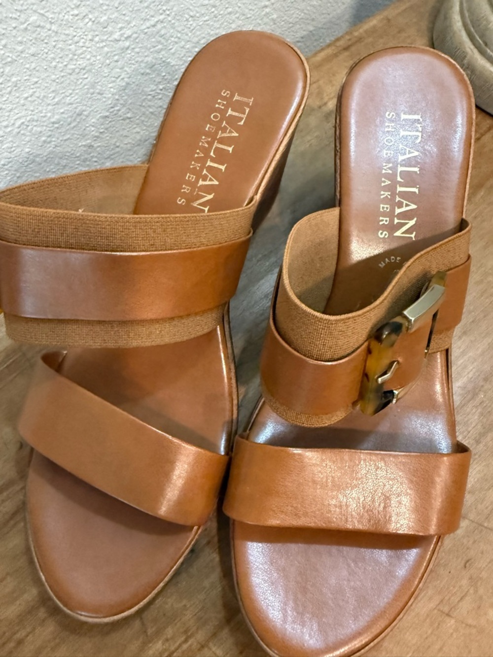 Italian Shoemakers Tan Leather Wedge Slide Sandals with Tortoiseshell Buckle - Picture 2 of 7